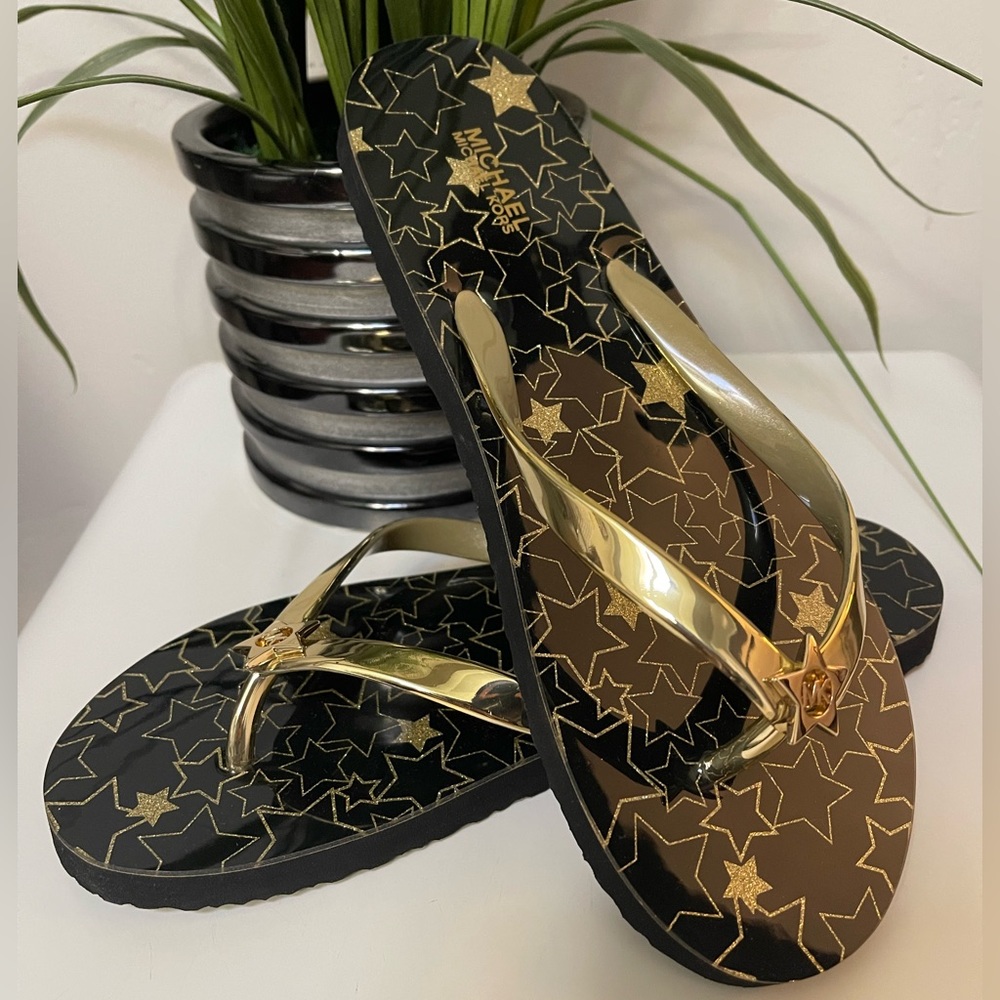 NWOT Michael Kors Black and Gold Star Flip Flops size 8